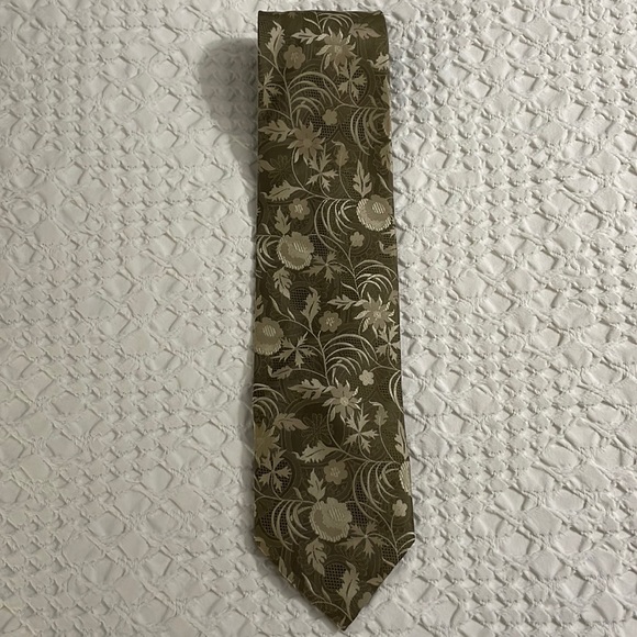 Valentino 100% Silk ‘Made in Italy’ Tie - Picture 3 of 7